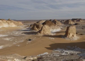 Guida all’Oasi di Bahariya: Tour e Safari nel Deserto